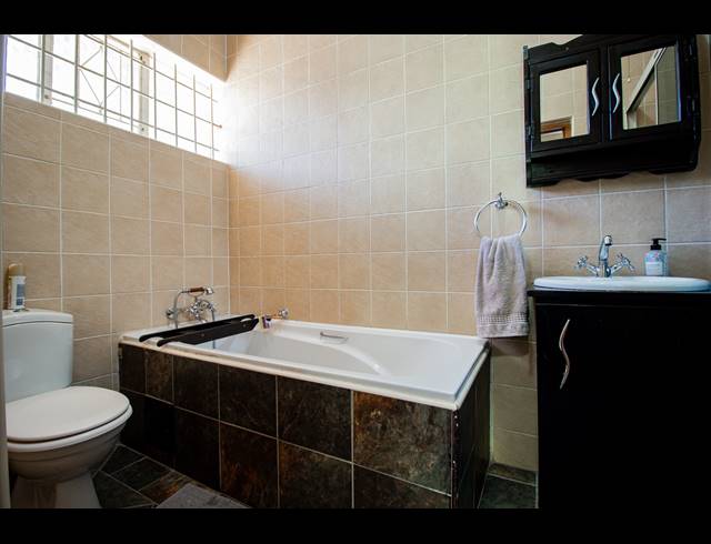 3 BEDROOM HOUSE FOR SALE IN KENSINGTON